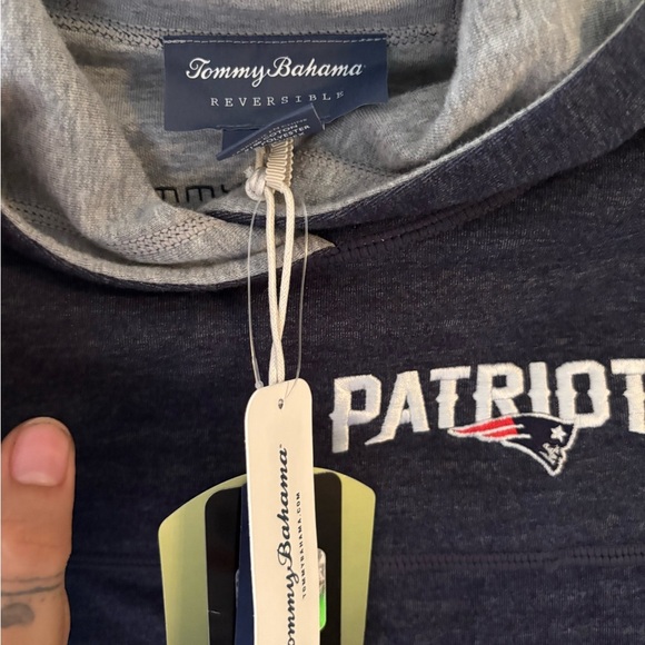 Tommy Bahama 😻Navy Patriots Hoodie reversible - Picture 2 of 9